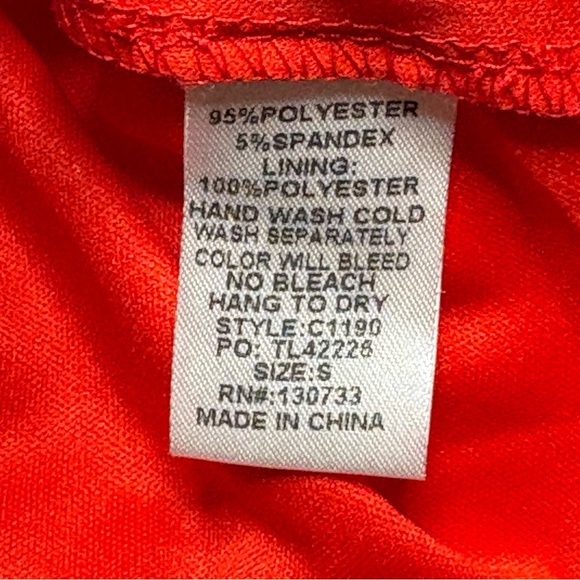 Umgee Floral Surplice Ruffle Romper Size S Red Built-In Shorts - Picture 14 of 14